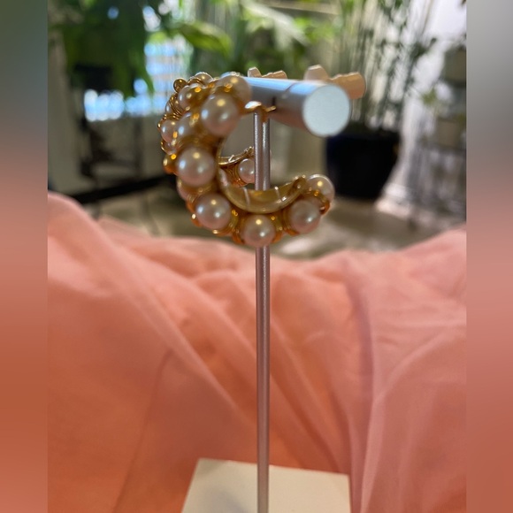 VINTAGE AVON PEARL EARRINGS - Picture 4 of 7